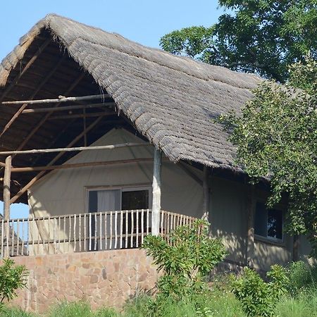 Zaina Lodge Wa Luaran gambar